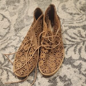 Musse & Cloud Tan Lace-Up Shoes